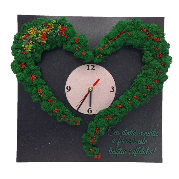 Square wall clock, decorated with stabilized natural lichens in the shape of a heart, 40 x 40 cm